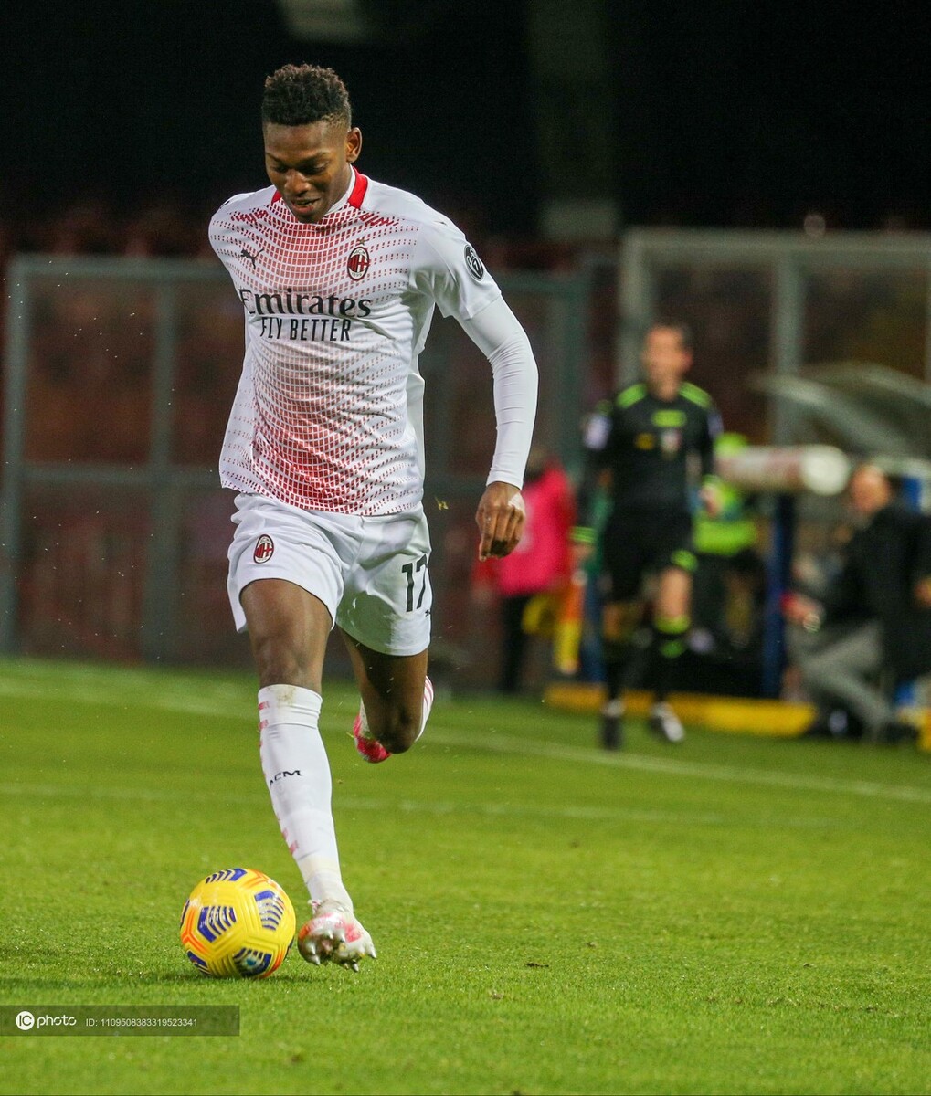 包含贝内文托战胜AC米兰，意甲争冠战再燃的词条