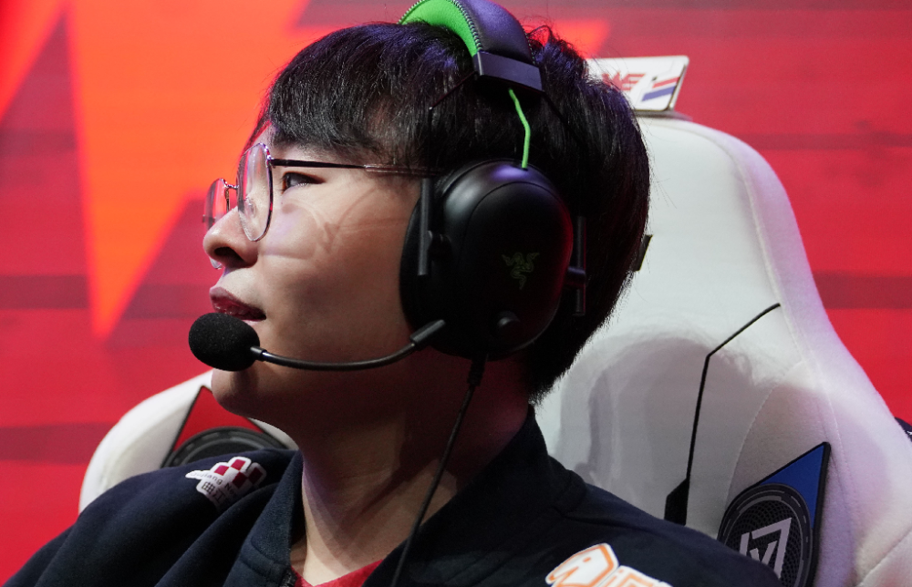 开云体育在线-MAD碾压FPX，Chovy团战一打五宿命之战成都决赛之夜，点燃全场激情