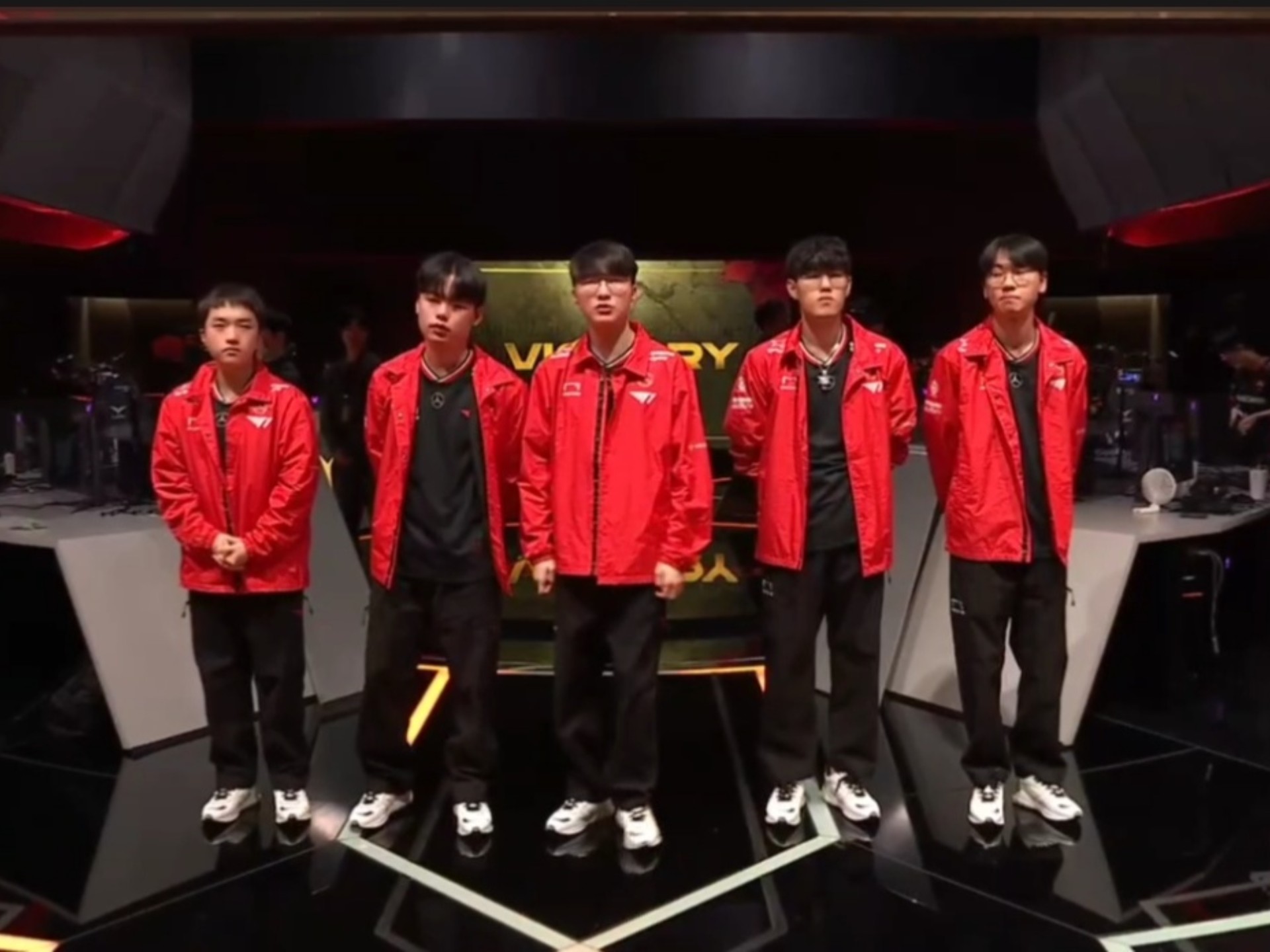 开云体育app-G2血洗T1，ShowMaker开启传奇时刻强强对话成都决赛之夜，成为赛场最大亮点的简单介绍