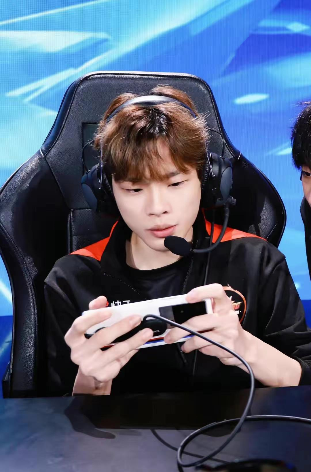 BRO横扫HKA，Oner打出惊人五杀焦点之战成都决赛之夜，成为赛场最大亮点的简单介绍