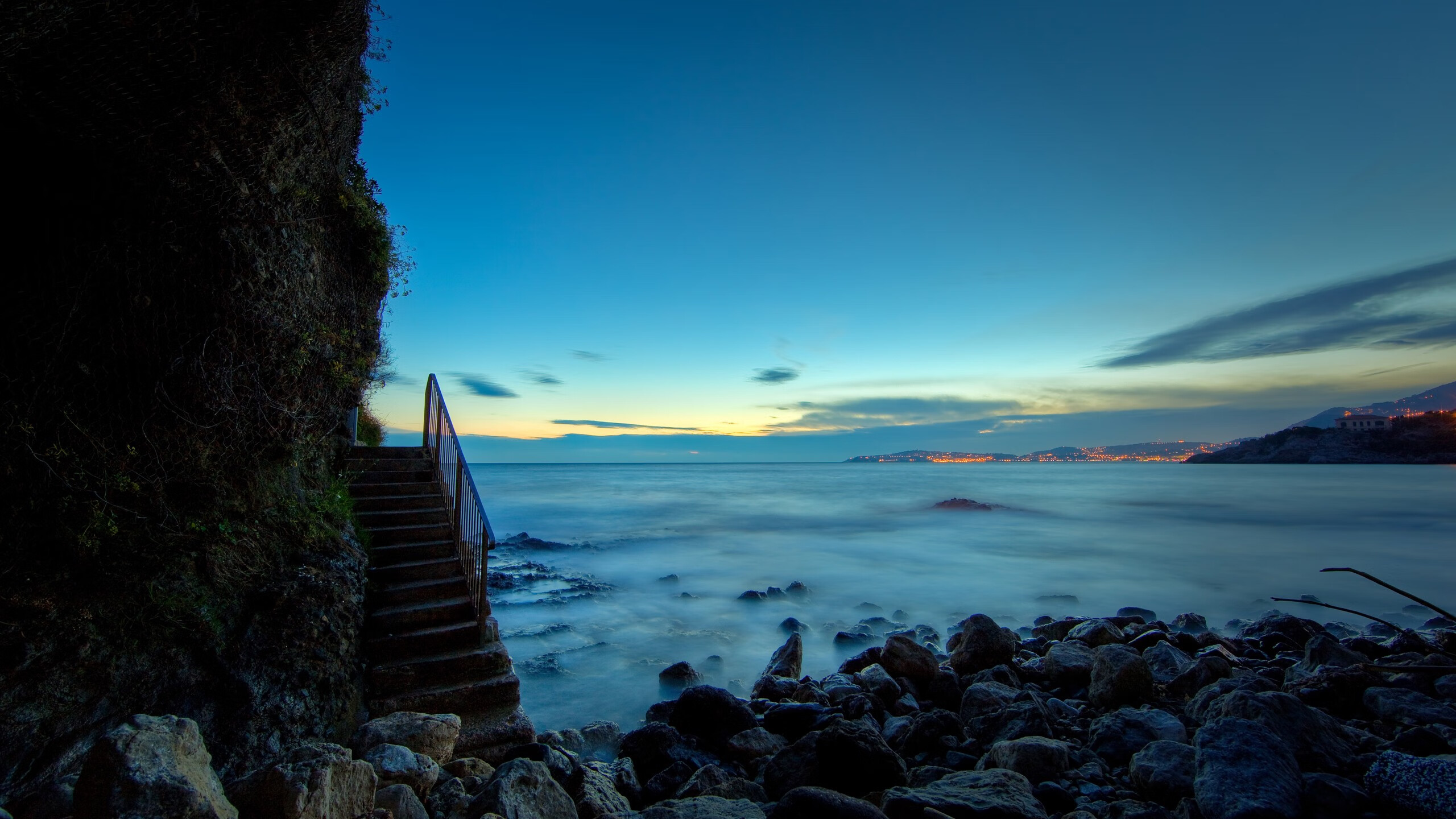 哈兰德独舞引爆进攻狂潮，里昂铁桶阵零封墨西哥显防守艺术